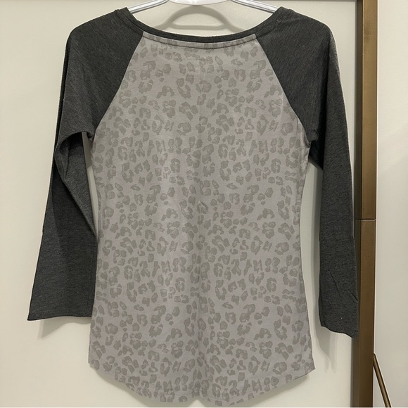 American Eagle Outfitters Leopard Print Baseball Tee - Picture 2 of 2